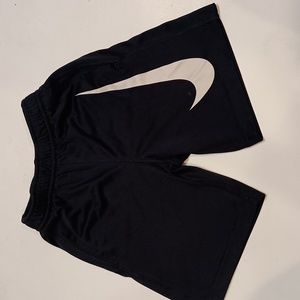 BOYS NAVY DRI FIT NIKE SHORTS SZ 5